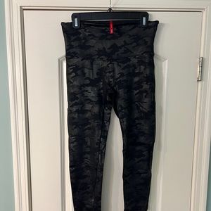 Spanx Camo Leggings Size XL